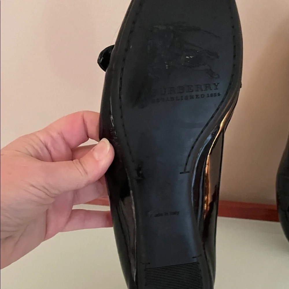 Burberry Glossy Black Women's Flats - Picture 5 of 7